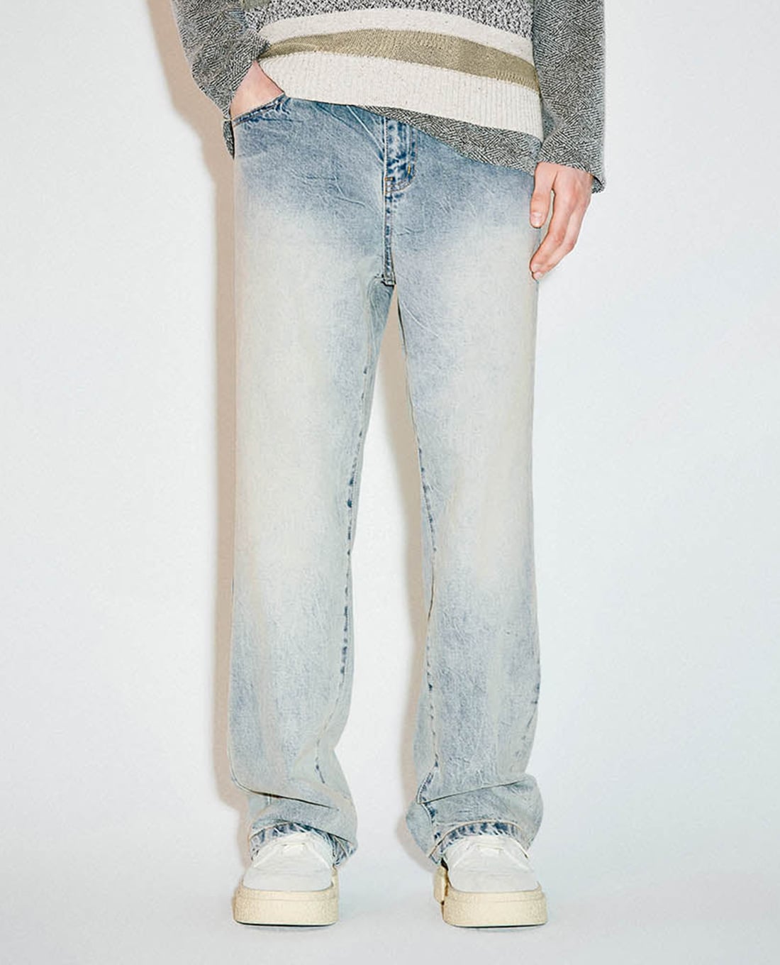 URBAN REVIVO - Quần jeans nam ống đứng thời trang