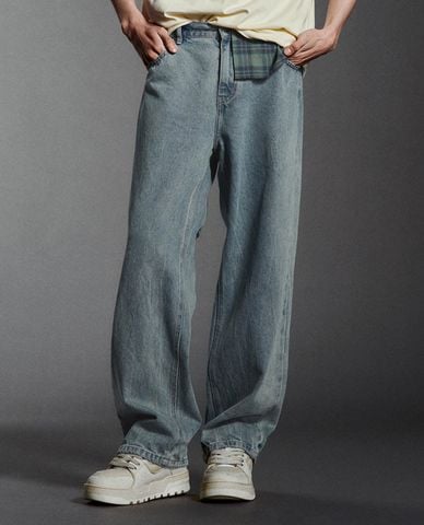  URBAN REVIVO - Quần jeans nam ống rộng phối caro 