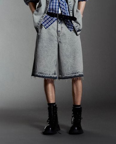  URBAN REVIVO - Quần short jeans nam ngang gối hiện đại 