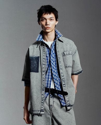  URBAN REVIVO - Áo sơ mi denim nam tay ngắn thời trang 