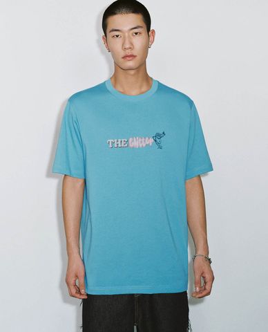  URBAN REVIVO - Áo thun nam cổ tròn tay ngắn in chữ 