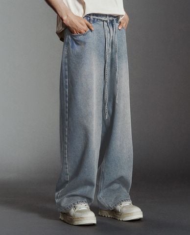  URBAN REVIVO - Quần jeans nam ống rộng phối dây rút 