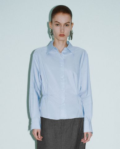  URBAN REVIVO - Áo sơ mi nữ cổ V tay dài chiết eo 