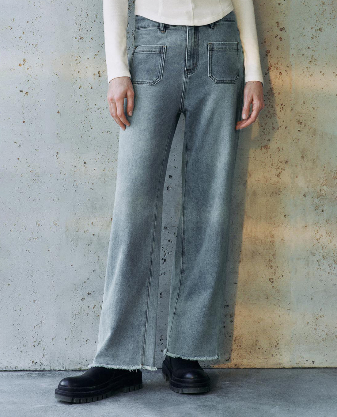 URBAN REVIVO - Quần jeans nữ ống đứng thanh lịch