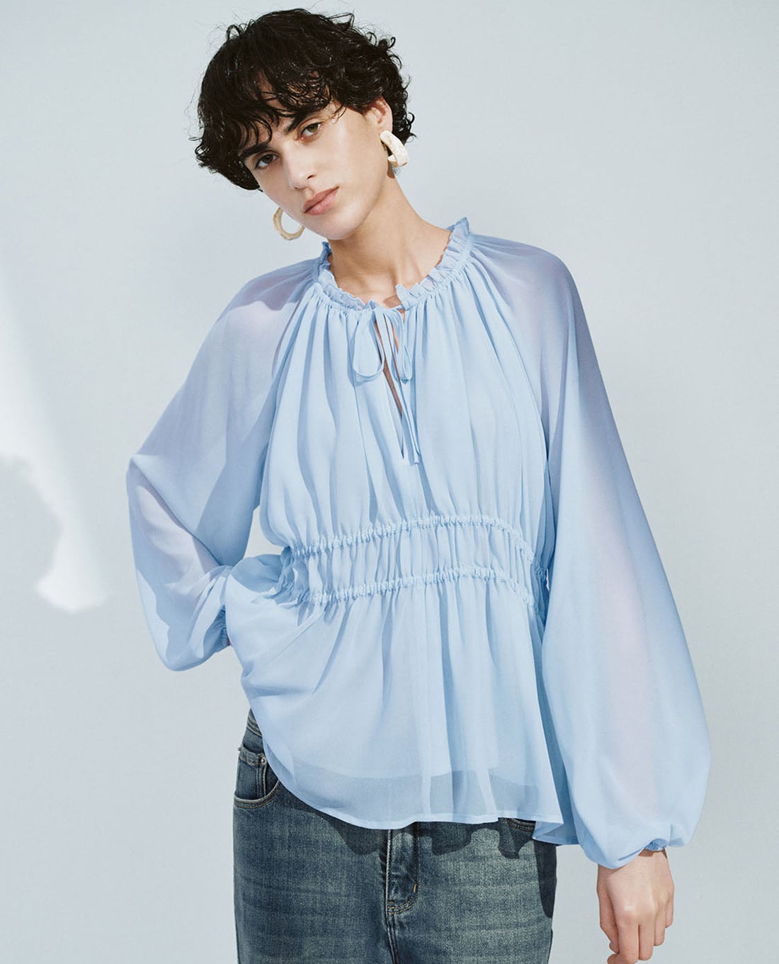 URBAN REVIVO - Áo kiểu nữ cổ tròn xếp li Shirred Overhead