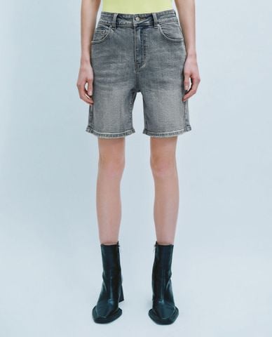  URBAN REVIVO - Quần shorts jean nữ ống đứng hiện đại 