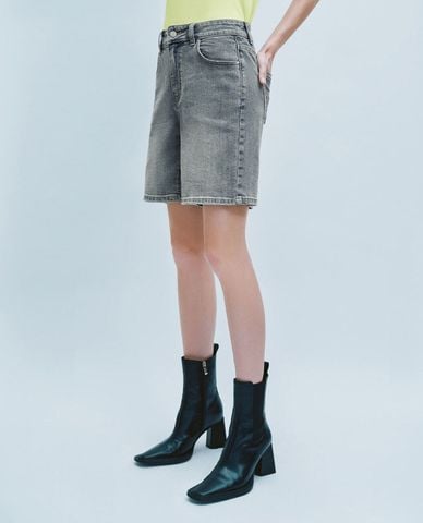  URBAN REVIVO - Quần shorts jean nữ ống đứng hiện đại 