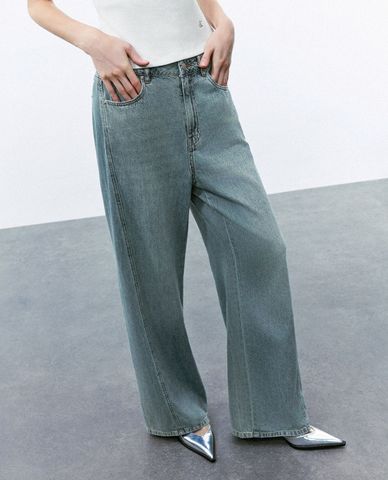  URBAN REVIVO - Quần jeans nữ ống rộng wash bạc cá tính 