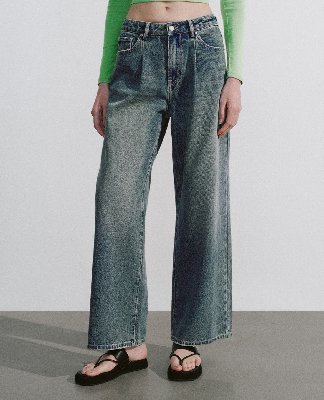 URBAN REVIVO - Quần jeans nữ ống rộng thời trang