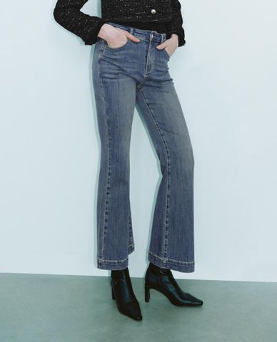  URBAN REVIVO - Quần jeans nữ ống loe thời thượng 