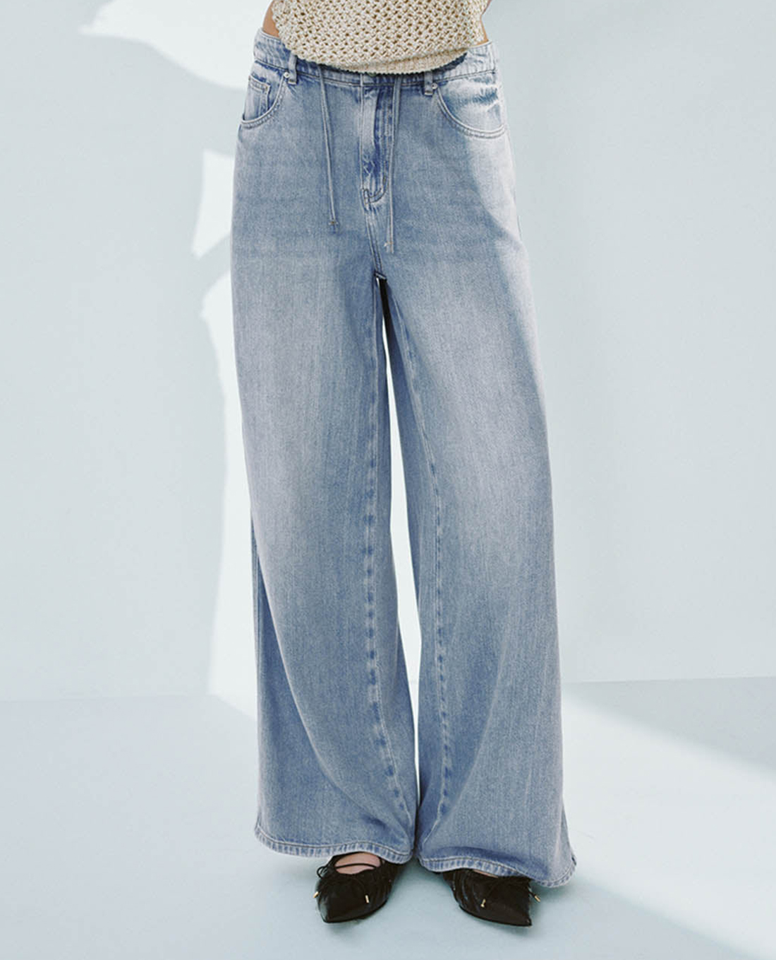 URBAN REVIVO - Quần jeans nữ ống rộng cá tính