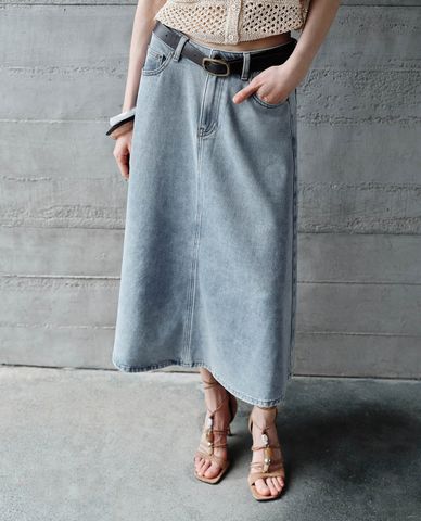  URBAN REVIVO - Váy denim midi phối thắt lưng 