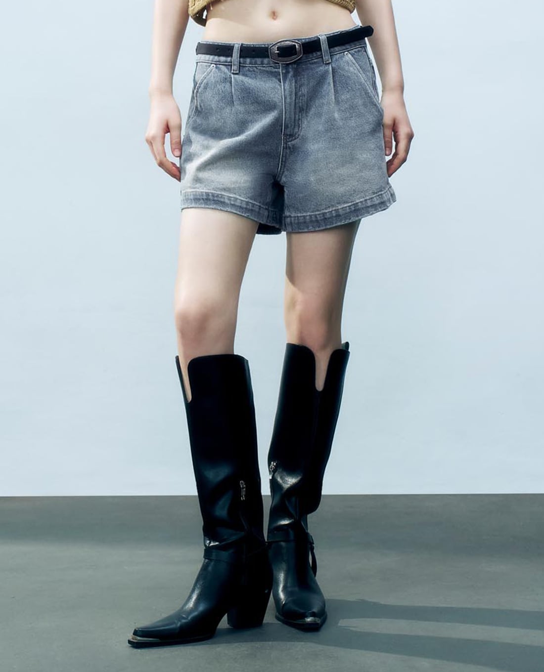 URBAN REVIVO - Quần short jeans nữ thời trang