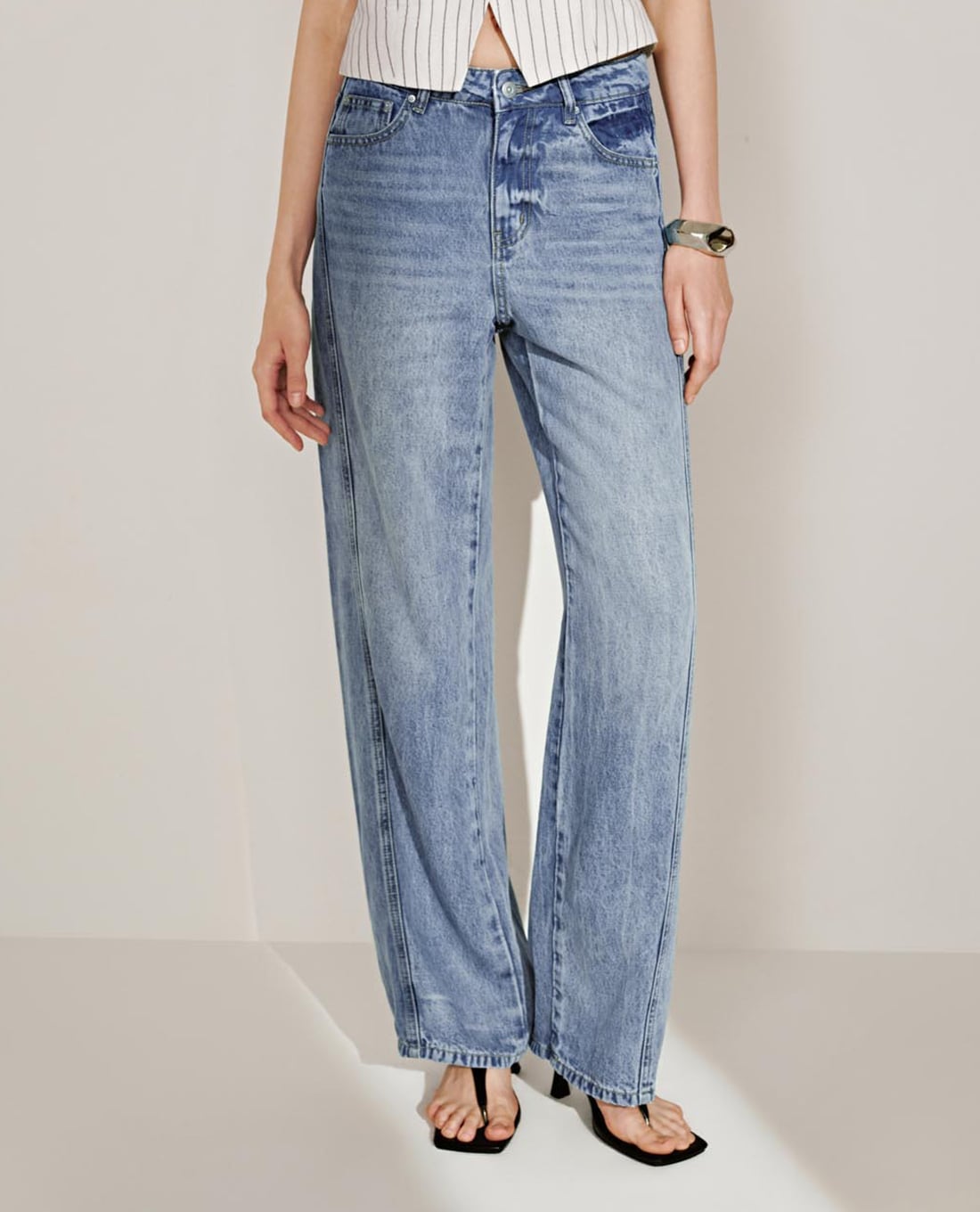 URBAN REVIVO - Quần jeans nữ ống đứng thời trang
