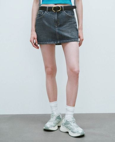  URBAN REVIVO - Chân váy denim mini phom chữ A phối thắt lưng 