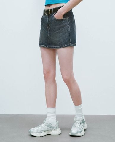  URBAN REVIVO - Chân váy denim mini phom chữ A phối thắt lưng 