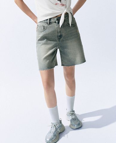  URBAN REVIVO - Quần short jeans nữ ống rộng cá tính 