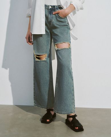  URBAN REVIVO - Quần jeans nữ ống rộng phối rách cá tính 