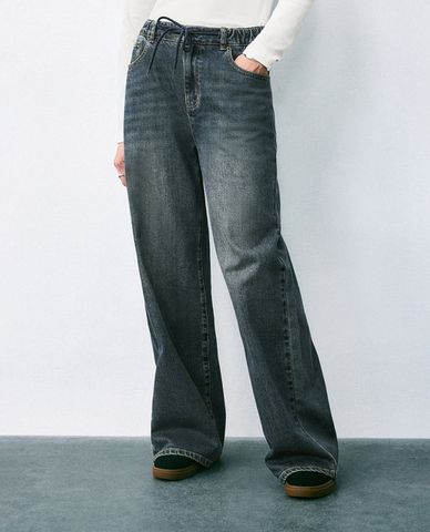  URBAN REVIVO - Quần jeans nữ ống đứng lưng thun 