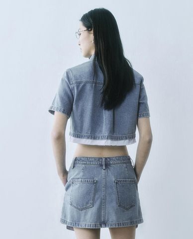  URBAN REVIVO - Áo sơ mi denim nữ tay ngắn phom croptop 