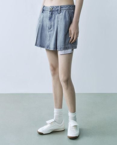  URBAN REVIVO - Chân váy denim mini xếp li 