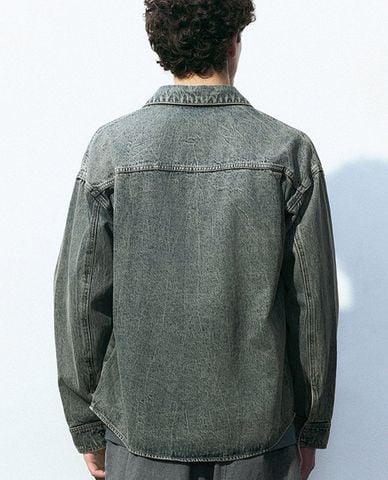 URBAN REVIVO - Áo sơ mi denim nam cổ bẻ tay dài phối túi vuông Loose 