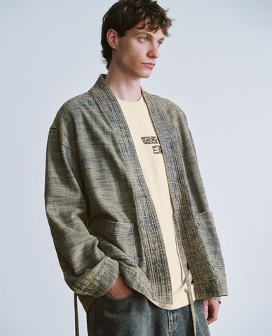  URBAN REVIVO - Áo khoác denim nam cổ kimono thời thượng 