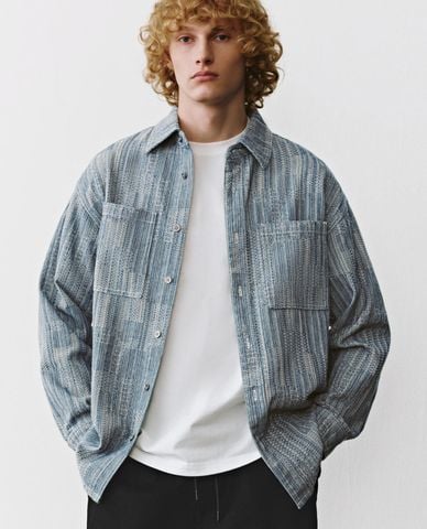  URBAN REVIVO - Áo sơ mi denim nam cổ bẻ tay dài Bottom Up Loose 