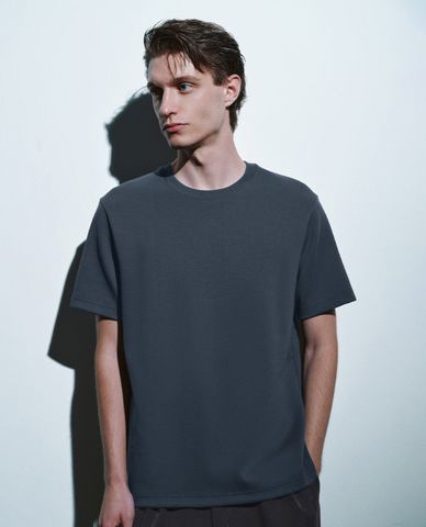  URBAN REVIVO - Áo thun nam cổ tròn tay ngắn Straight 