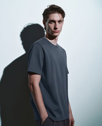  URBAN REVIVO - Áo thun nam cổ tròn tay ngắn Straight 