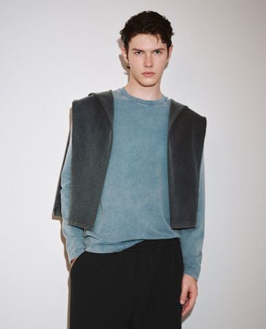  URBAN REVIVO - Áo thun nam cổ tròn tay dài trẻ trung 