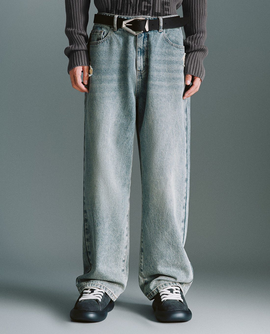 URBAN REVIVO - Quần jeans nam ống rộng wash bạc Loose