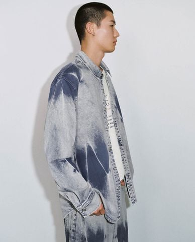  URBAN REVIVO - Áo sơ mi denim nam cổ bẻ tay dài 