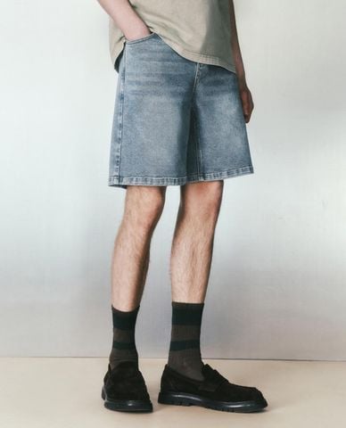  URBAN REVIVO - Quần short jeans nam wash bạc Vogue 