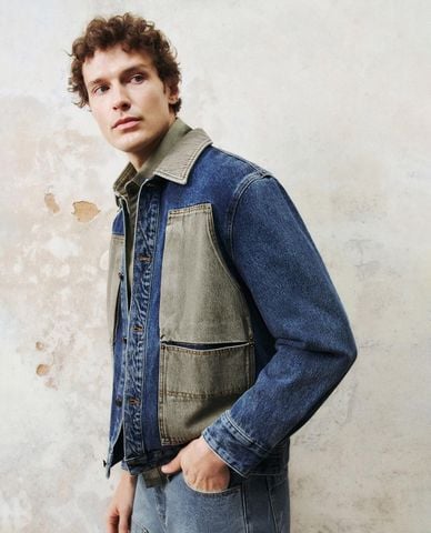  URBAN REVIVO - Áo khoác denim nam phối túi hai màu 