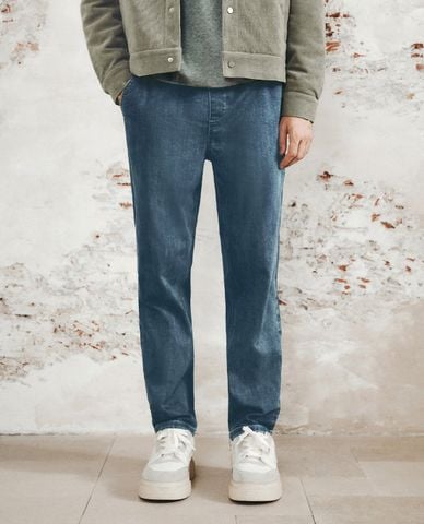  URBAN REVIVO - Quần jeans nam ống đứng lưng thun Regular 