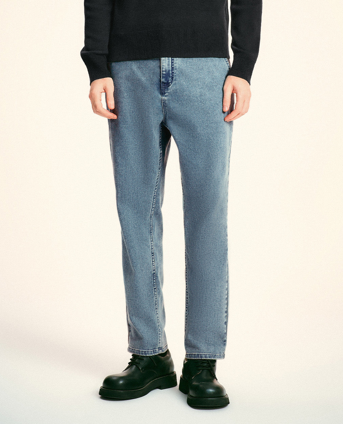 URBAN REVIVO - Quần jeans nam ống đứng năng động Washed
