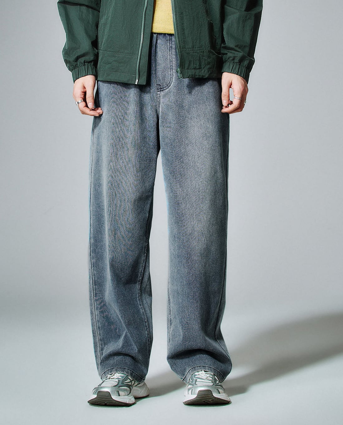 URBAN REVIVO - Quần jeans nam ống rộng lưng thun