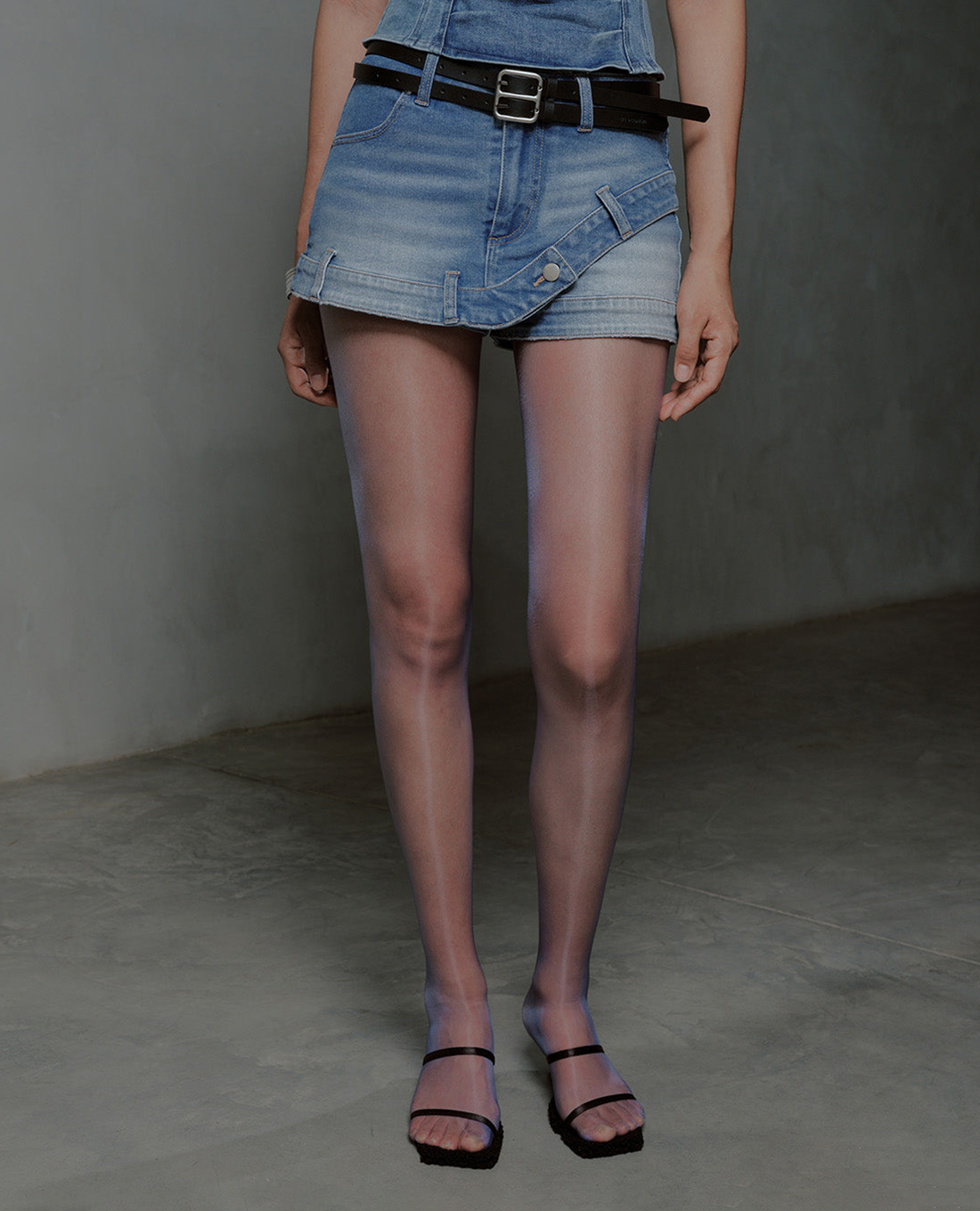 URBAN REVIVO - Quần short jeans nữ Gradient Denim