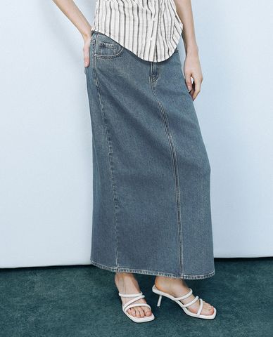  URBAN REVIVO - Chân váy denim midi lưng cao tôn dáng 