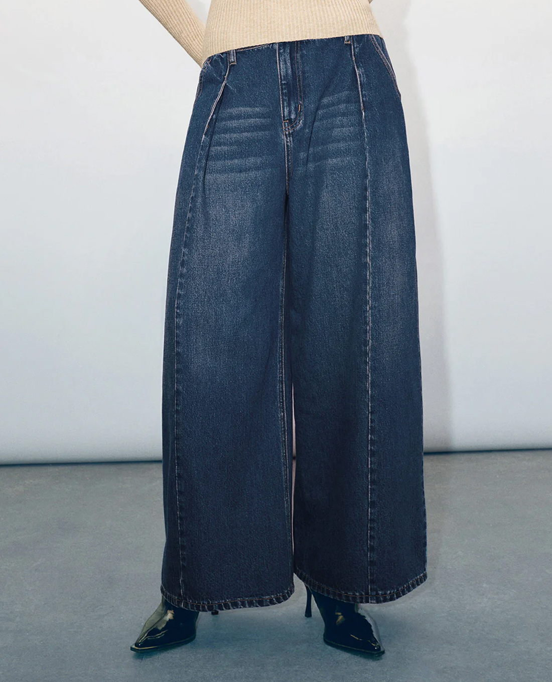 URBAN REVIVO - Quần jeans nữ ống rộng trẻ trung