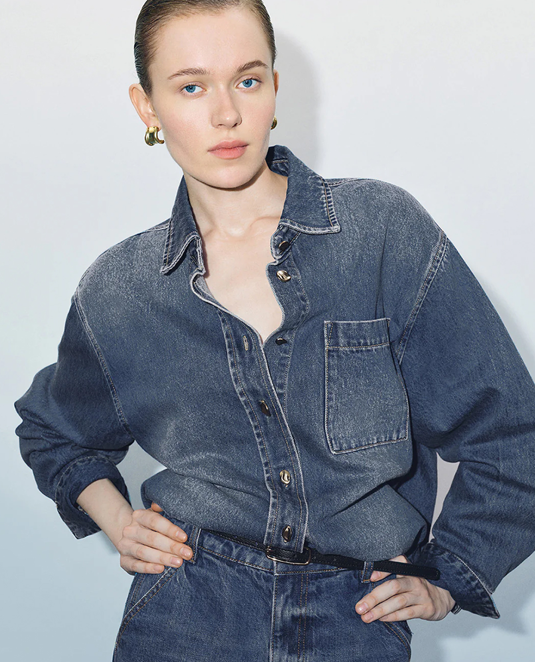 URBAN REVIVO - Áo sơ mi denim nữ cổ bẻ tay dài Button Up Loose