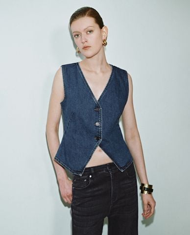  URBAN REVIVO - Áo khoác gilet nữ denim cổ V trẻ trung 