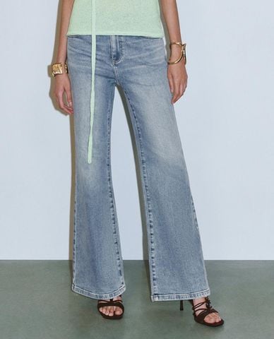  URBAN REVIVO - Quần jeans nữ ống loe wash bạc 