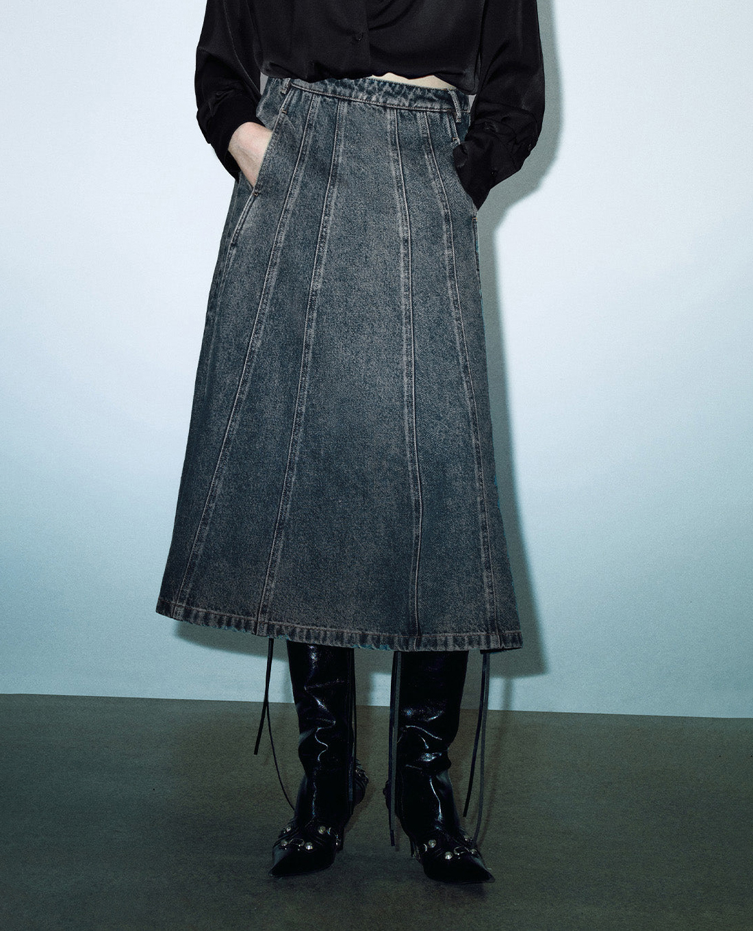 URBAN REVIVO - Chân váy denim midi thời thượng