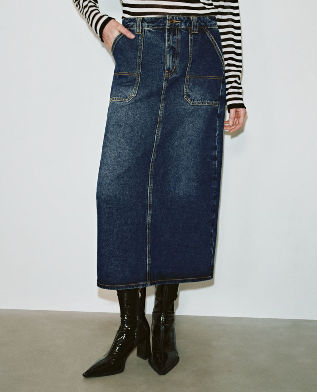URBAN REVIVO - Chân váy denim midi thanh lịch