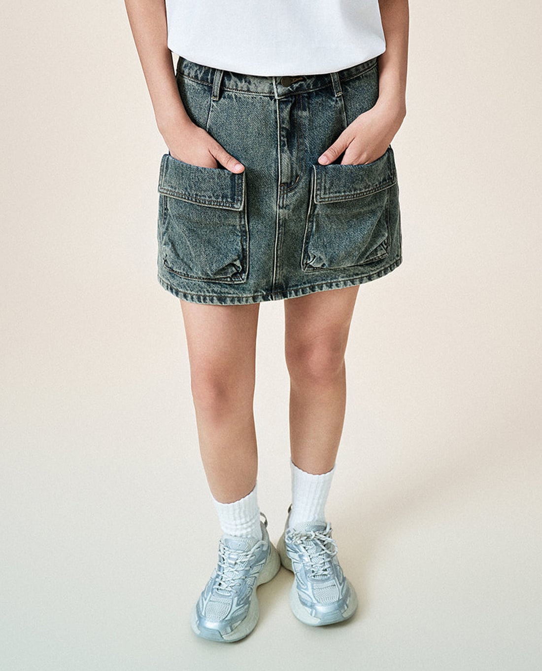 URBAN REVIVO - Chân váy denim mini phom chữ A