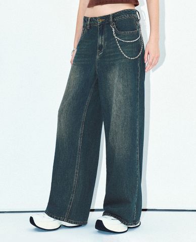  URBAN REVIVO - Quần jeans nữ ống rộng wash bạc cá tính Straight With Chain 