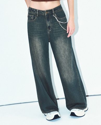  URBAN REVIVO - Quần jeans nữ ống rộng wash bạc cá tính Straight With Chain 
