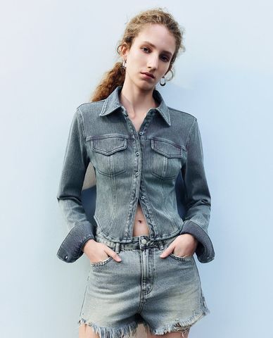  URBAN REVIVO - Áo sơ mi denim nữ cổ bẻ tay dài hiện đại 